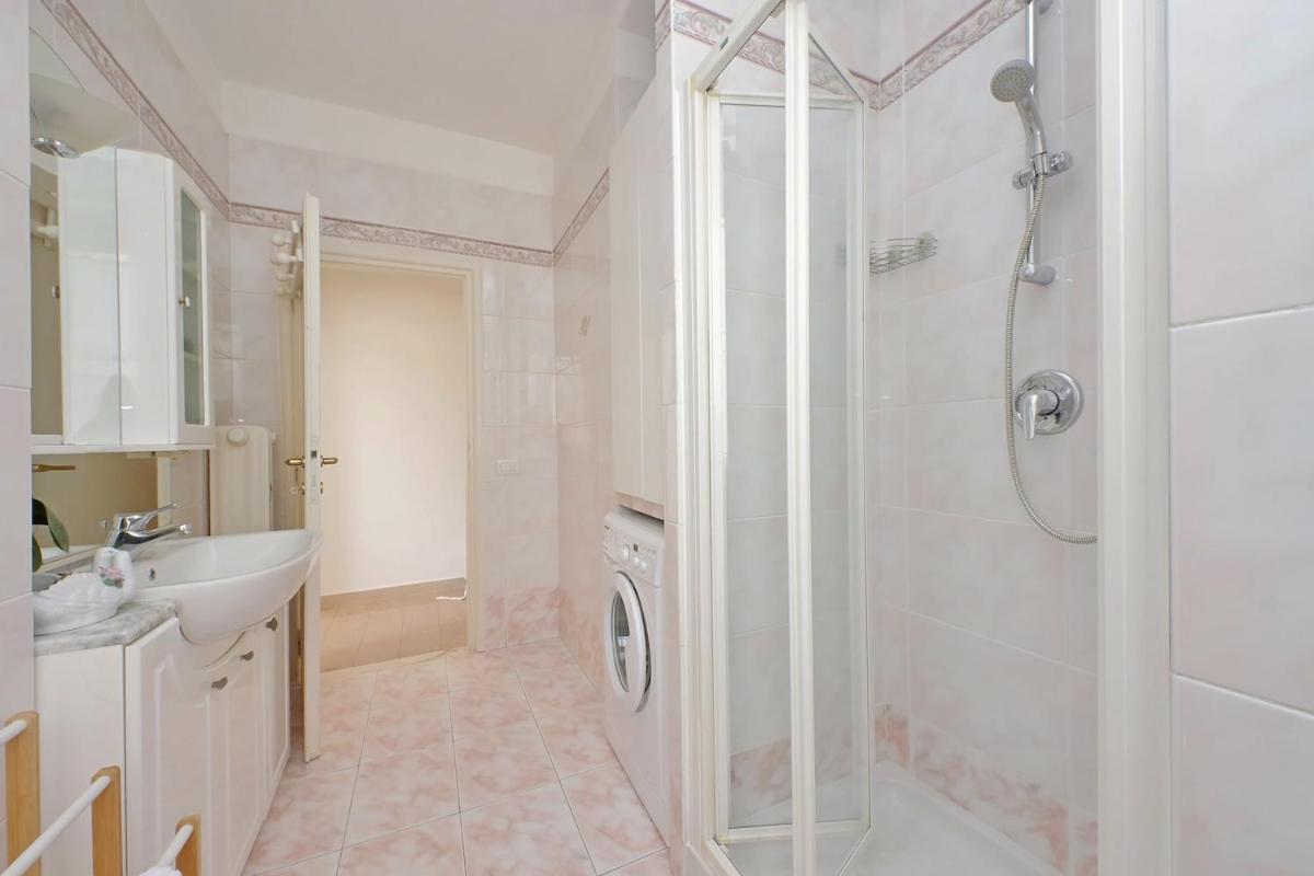 Center In A Few Minutes, La Fenice Apartment Rom