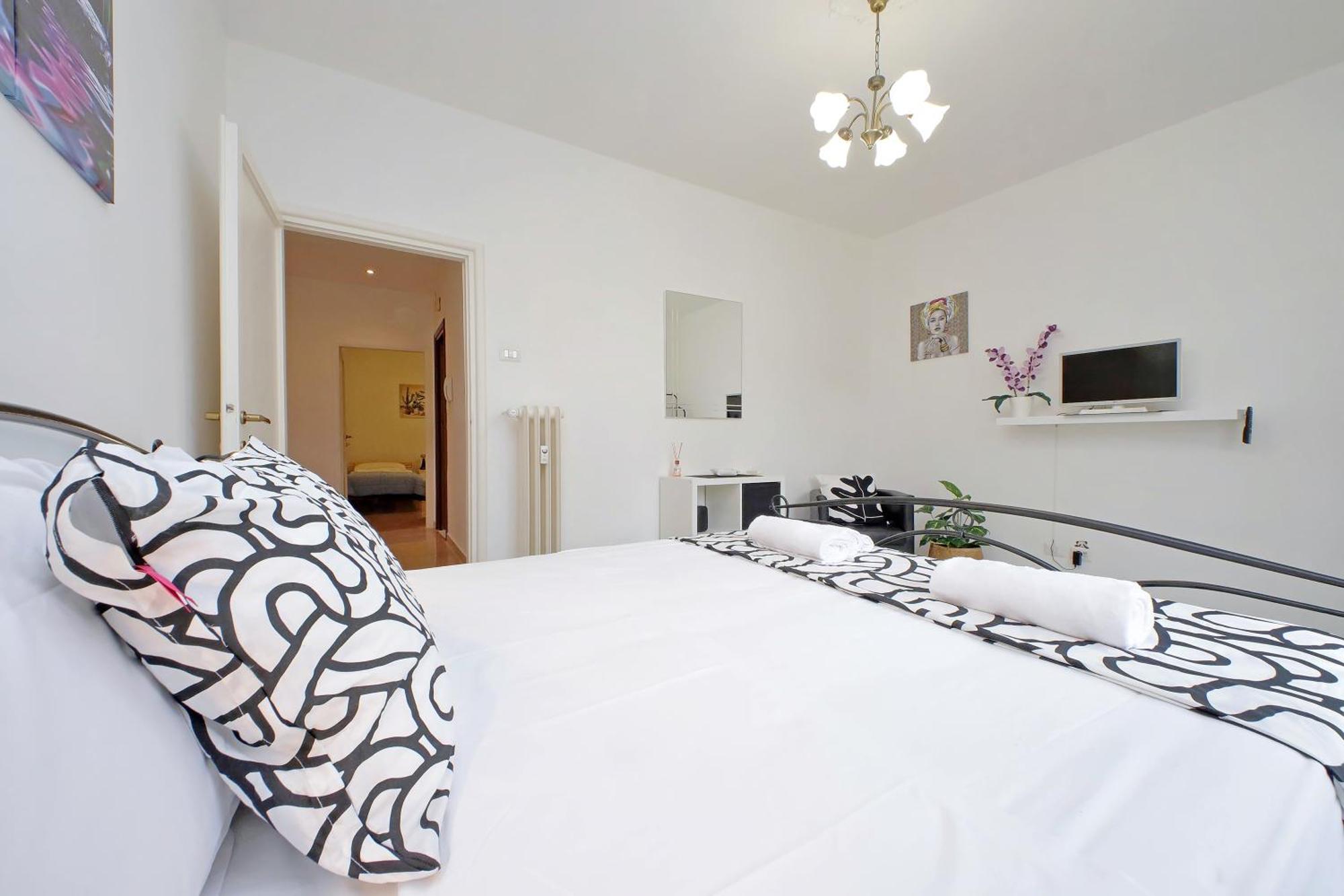 Center In A Few Minutes, La Fenice Apartment Rom